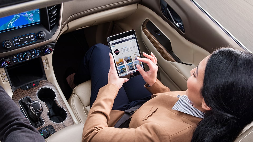2021 GMC vehicle technology: available OnStar 4G LTE with a built-in Wi-Fi hotspot.