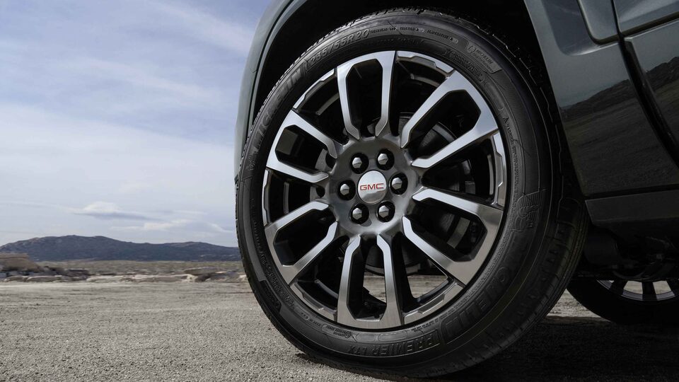 2022 GMC Acadia Denali wheels.