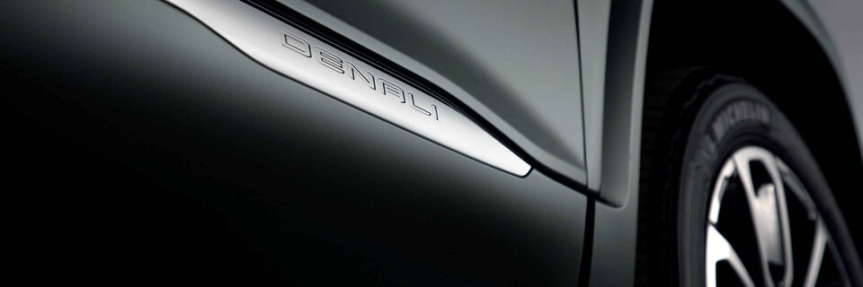 2022 GMC Acadia Denali side badge.