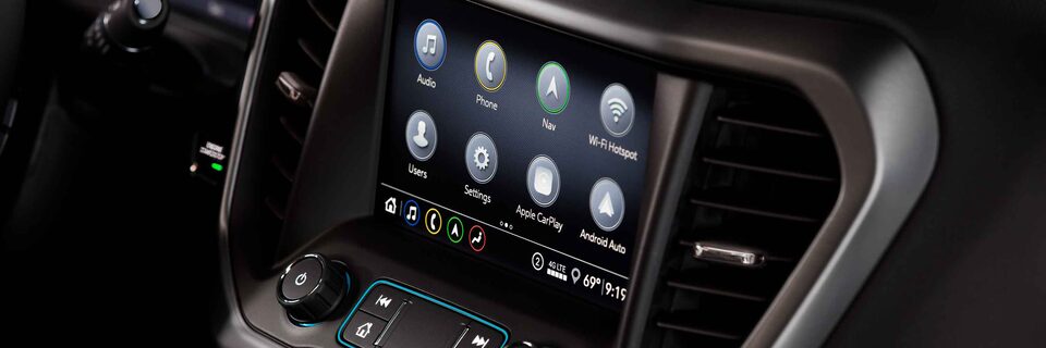 2022 GMC Acadia infotainment system.