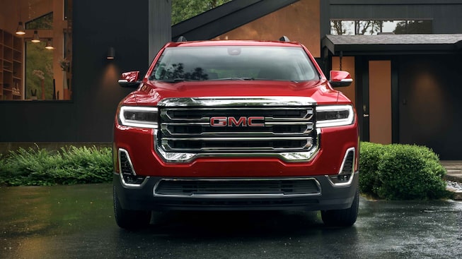 Vue avant du GMC Acadia SLE/SLT 2023.