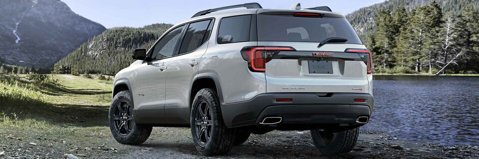 Rear side-view of the 2022 GMC Acadia AT4 with black chrome accent.