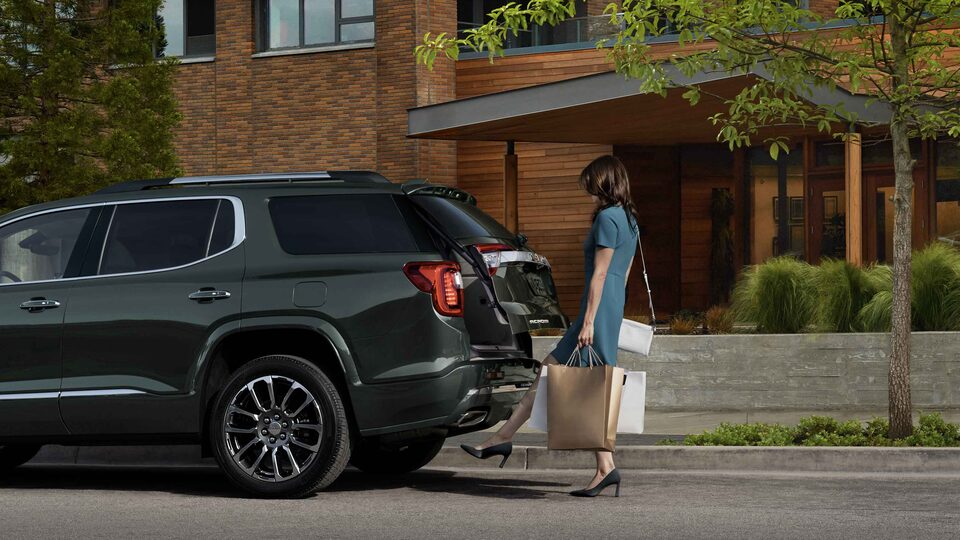 2022 GMC Acadia hands-free power liftgate.