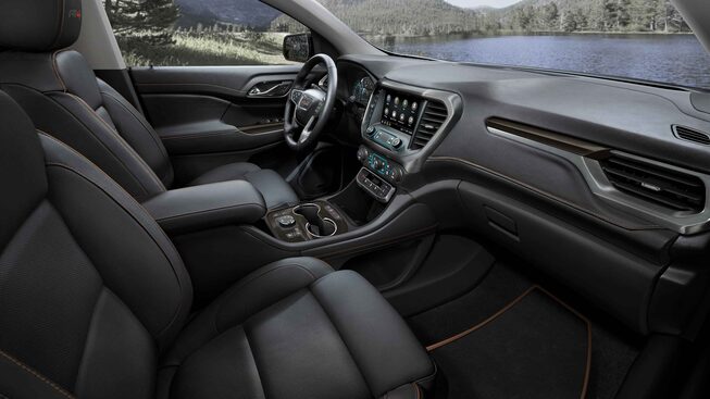 Tableau de bord intérieur du GMC Acadia AT4 2023.