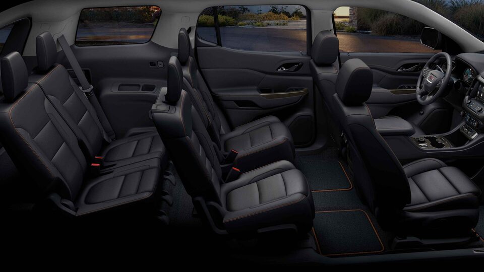 Rangées de sièges du GMC Acadia 2022.
