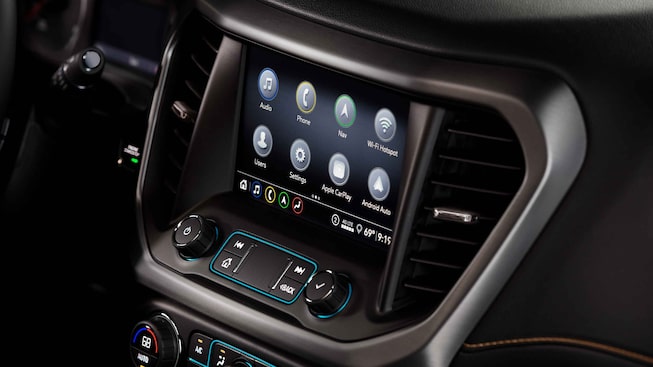 Système d’infodivertissement du GMC Acadia AT4 2022.