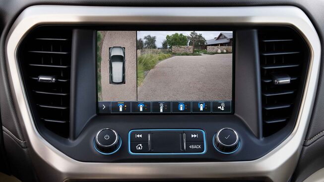 Caméra arrière du GMC Acadia Denali 2023.