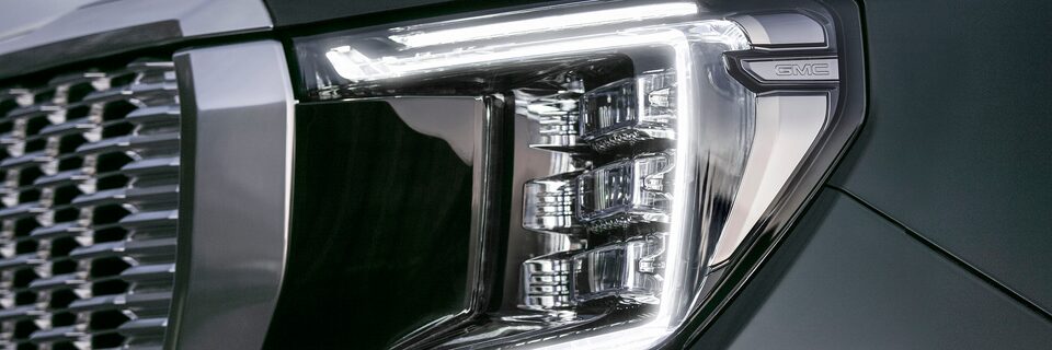 Phares du GMC Yukon 2022.