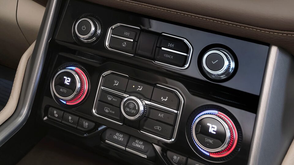 Commandes du GMC Yukon 2023.