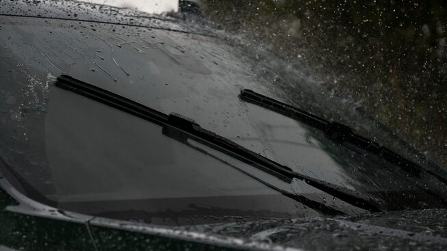 Les essuie-glaces GMC Yukon en fonctionnement.