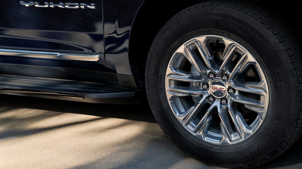 2023 Yukon close-up wheel.