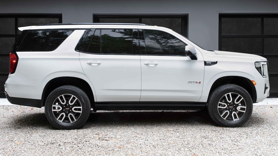 Side profile view of the 2023 GMC Yukon AT4 Air Ride Raised.