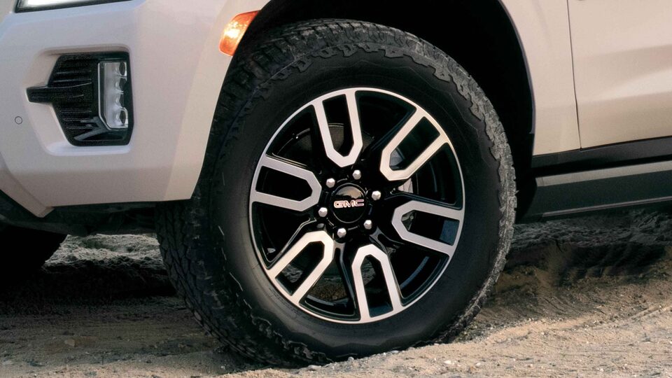 2023 Yukon AT4 wheels.