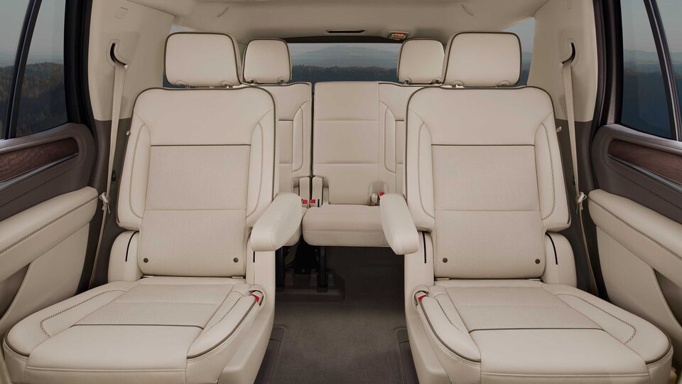 Sièges arrière en cuir du GMC Yukon 2023.