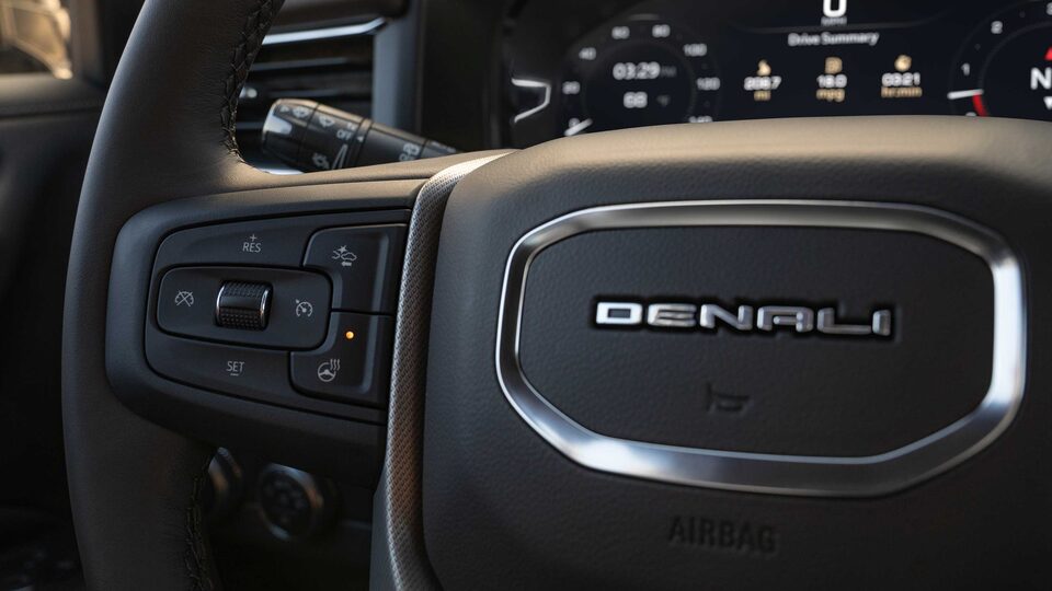Volant du GMC Yukon Denali 2023.