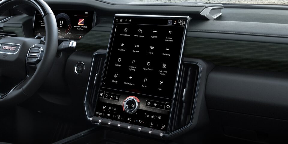 Système d’infodivertissement haut de gamme de GMC de 381 mm (15 po) en diagonale du GMC Acadia AT4 2024.