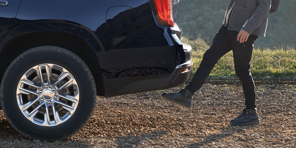 A person using the liftgate on the 2024 GMC Yukon SLE and SLT.