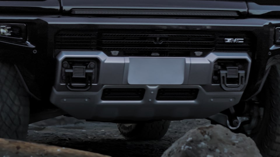 Vue rapprochée des crochets de sauvetage du camion GMC Hummer EV 2025.