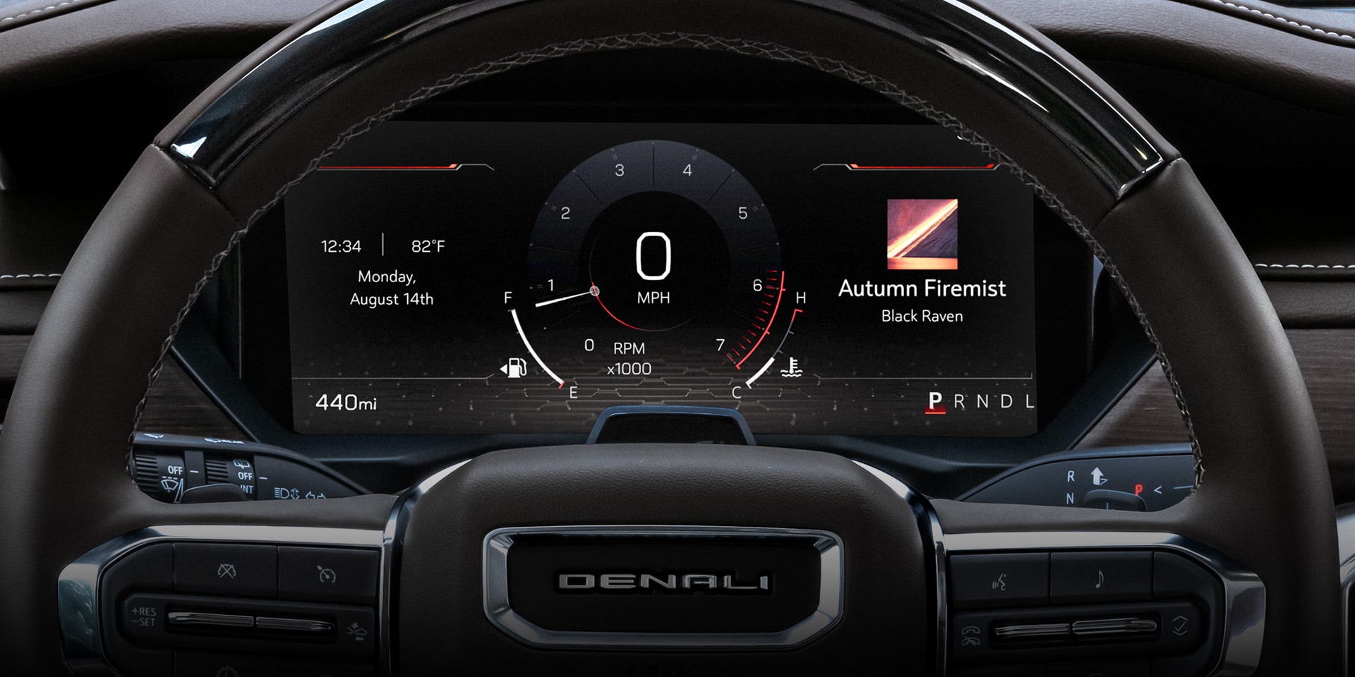 Une vue intérieure d’un volant GMC Acadia 2027 et d’un tableau de bord numérique.
