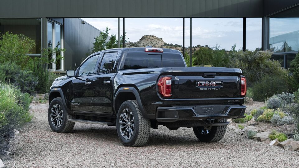 2023-canyon-reveal-gallery-3200x1800-17.jpg