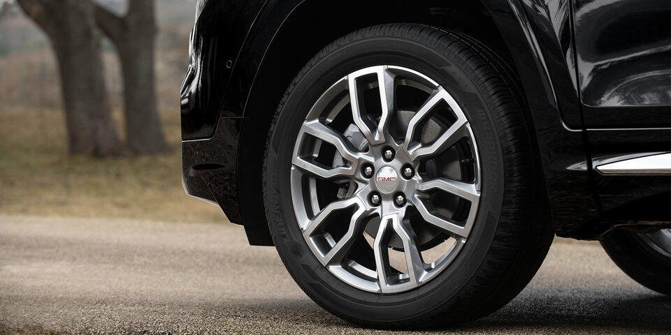 Denali-exclusive wheels of the 2024 GMC Terrain Denali.