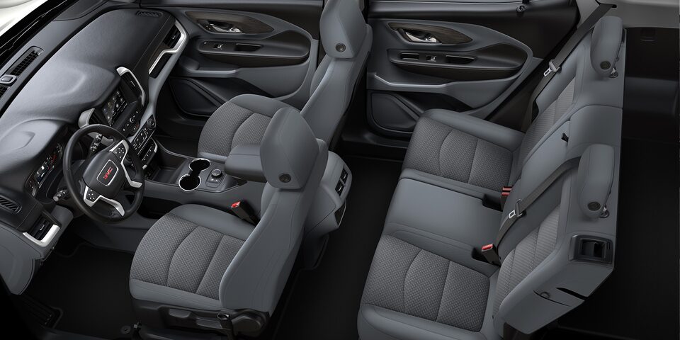 Vue aérienne de l’habitacle du GMC Terrain 2024 en gris cendré.