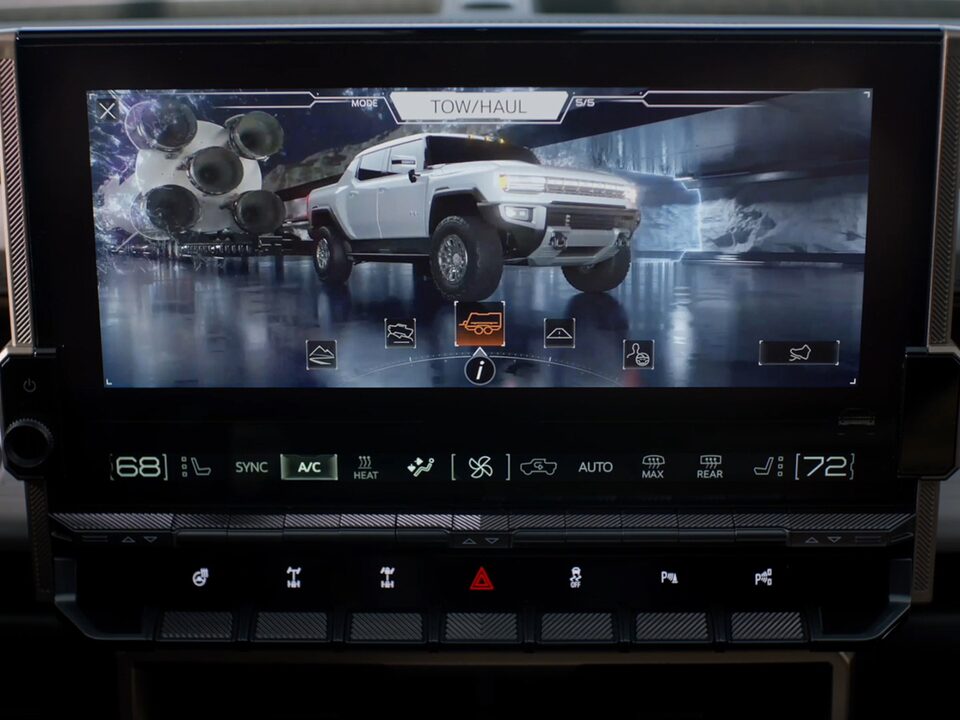 Tow/Haul Mode being displayed in the infotainment screen.