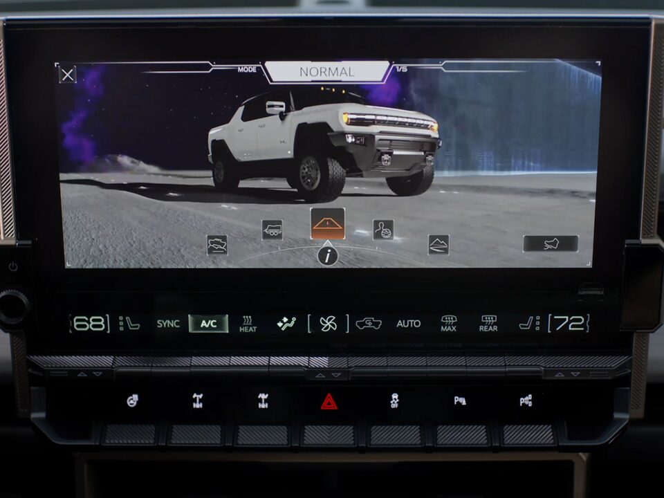 Normal Mode being displayed in the infotainment screen.