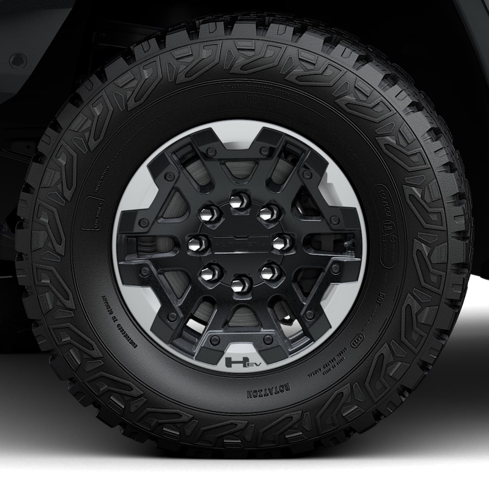 Roues de 18 po en aluminium noir du GMC Hummer EV.