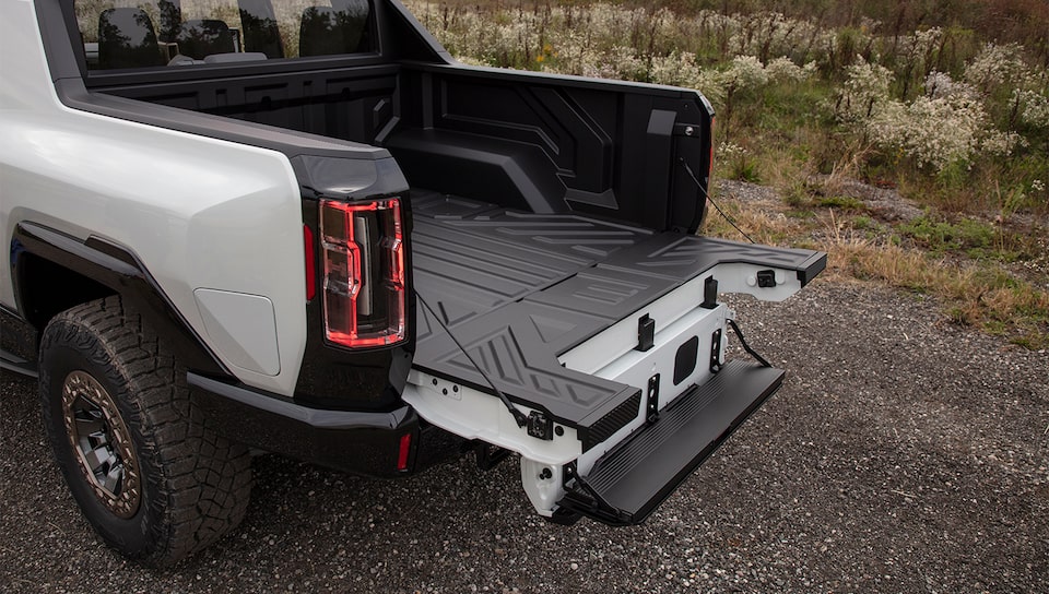 Coffre ouvert du GMC Hummer EV.