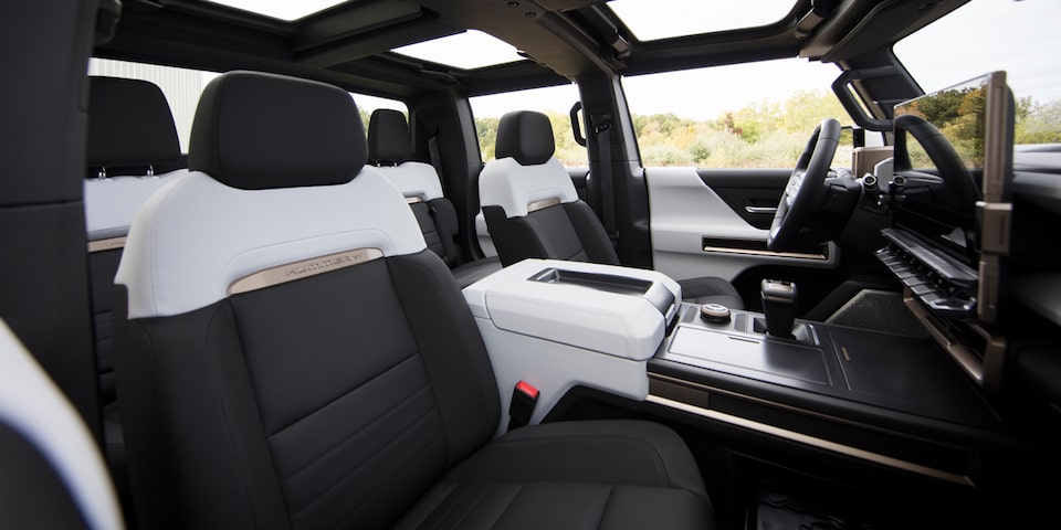 Intérieur à thématique horizon lunaire du GMC Hummer EV.