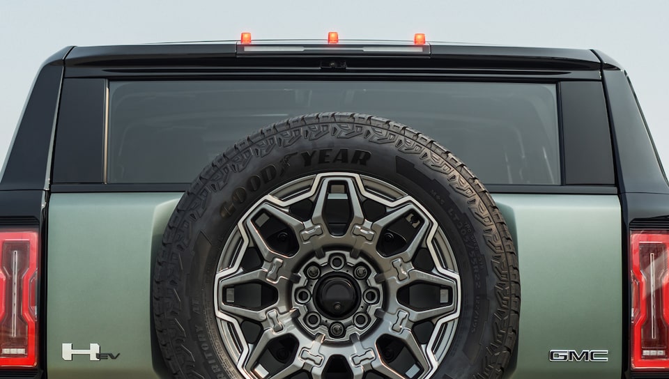 Lunette arrière du GMC Hummer.