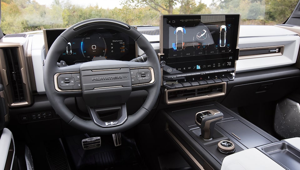 Vue de bas de l’écran haute définition du GMC Hummer EV.