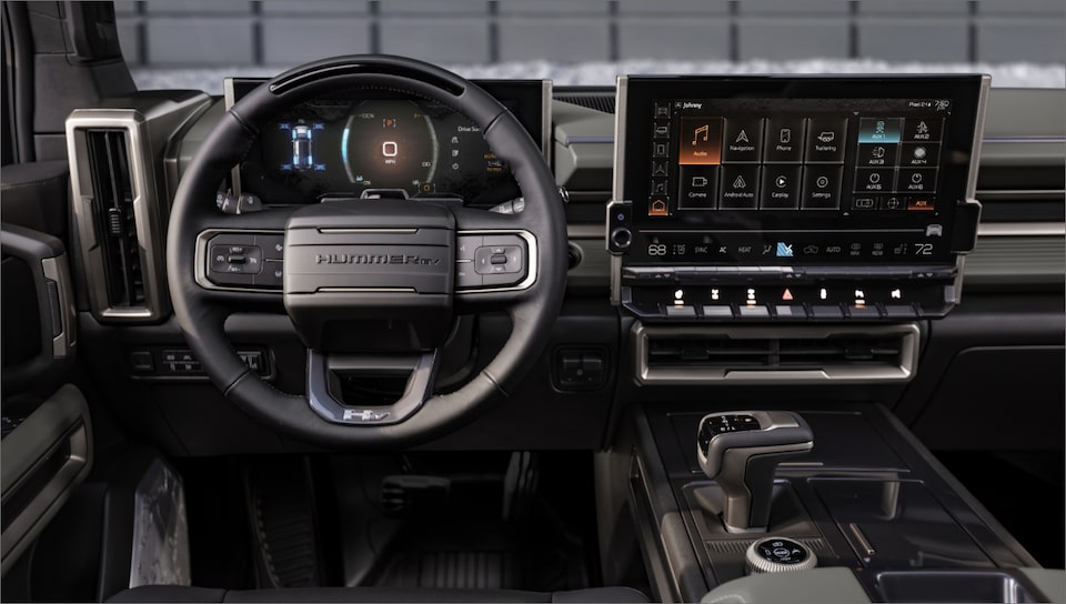 Vue rapprochée de l’écran haute définition du GMC Hummer EV.