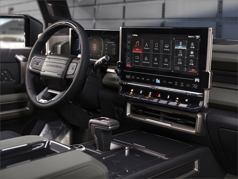 Vue en angle de l’écran haute définition du GMC Hummer EV.