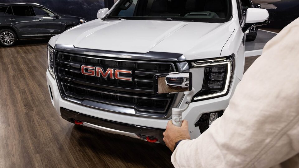 gmc-live-2023-yukon-at4-exterior-3200x1800.jpg