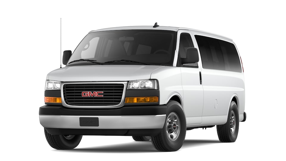 Fourgonnette de tourisme GMC Savana 2021.
