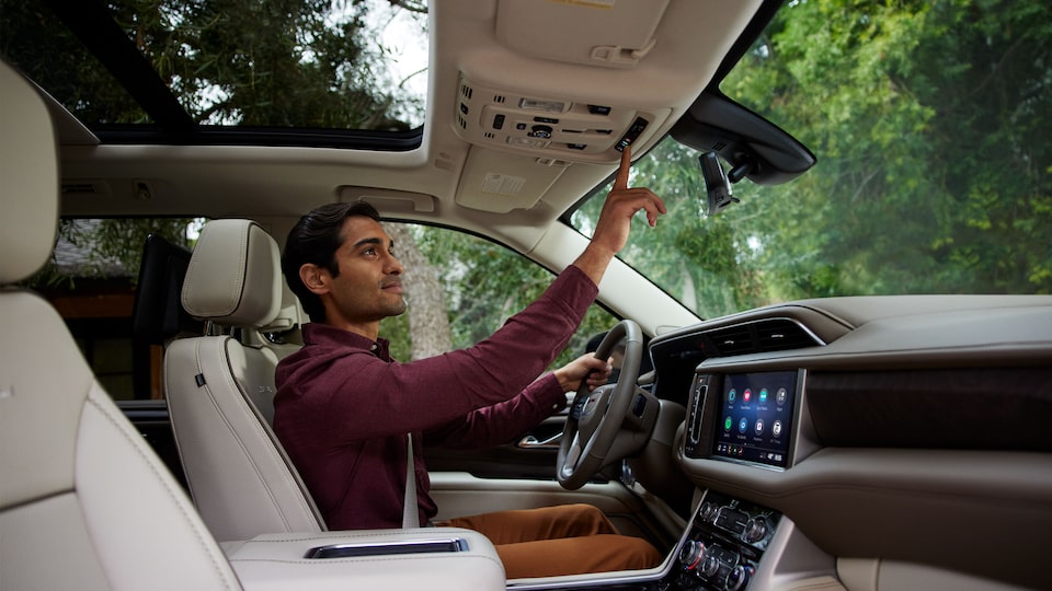 Passenger about to use OnStar and Connected Services Support.