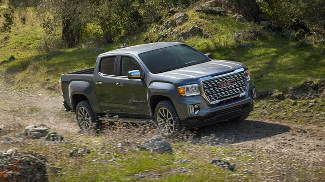 GMC Canyon Denali 2022 en conduite hors route.