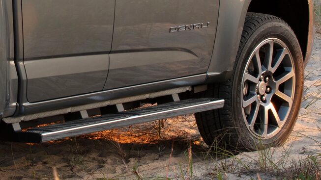 2022 Canyon Assist Step.