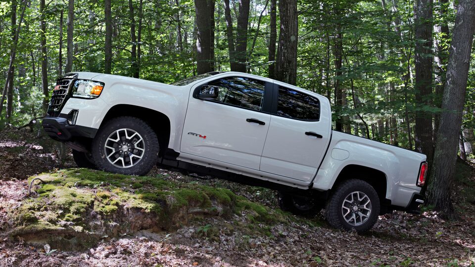 GMC Canyon 2022 en montée.
