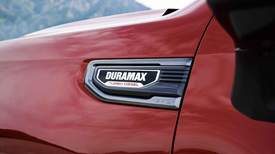 2022 GMC Sierra 1500 Drama insignia.
