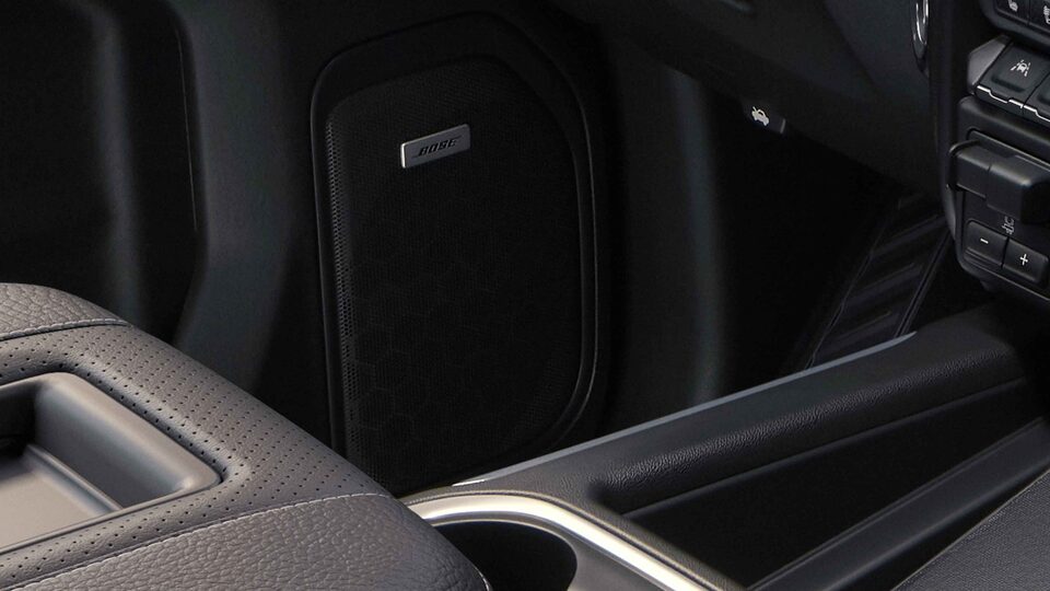 2022 GMC Sierra 1500 interior front seats.