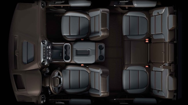 Vue aérienne des sièges intérieurs de la GMC Sierra 1500 Denali 2022.