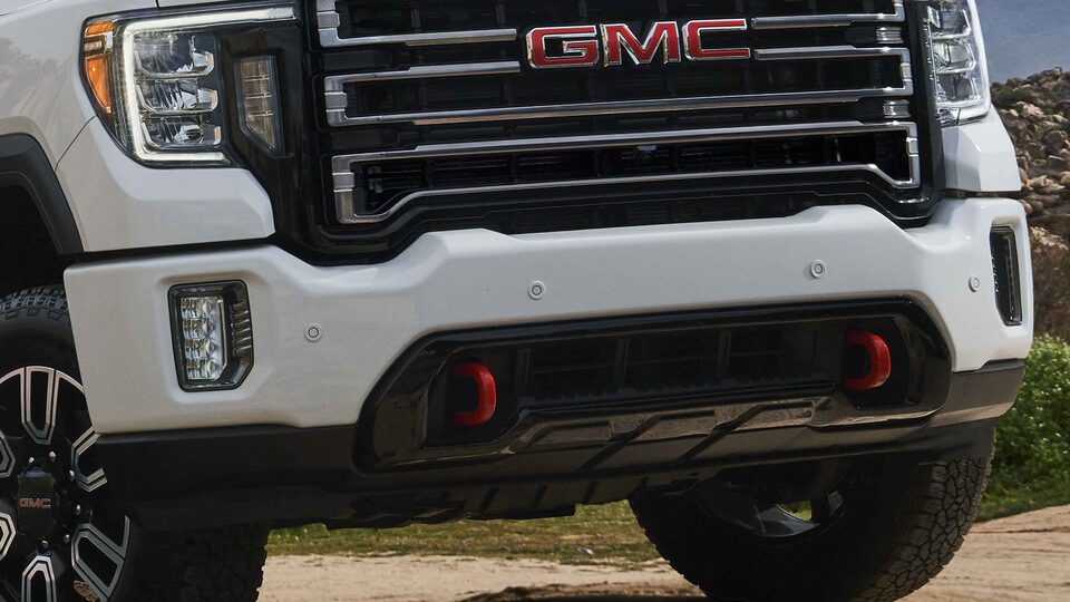 GMC Sierra HD AT4 2022: calandre et crochet.