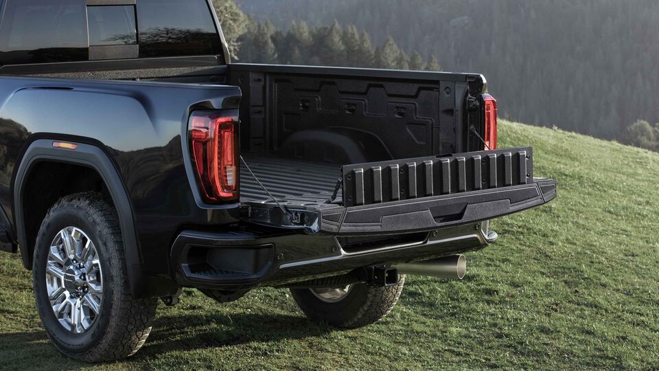GMC Sierra HD Denali 2022 porte principale de chargement.