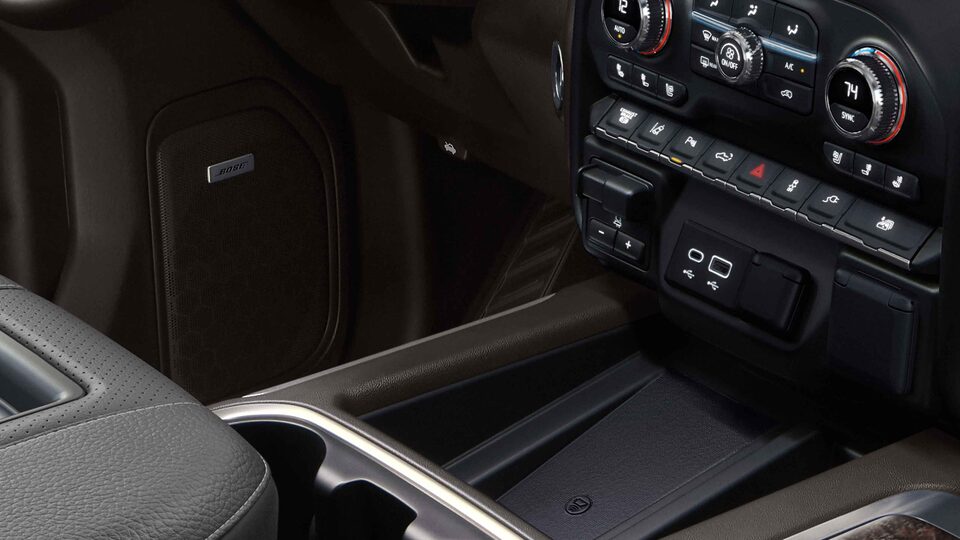 2022 Sierra HD interior technology: wireless charging.