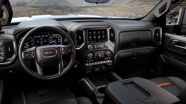 GMC Sierra HD AT4 2022 : intérieur avant.