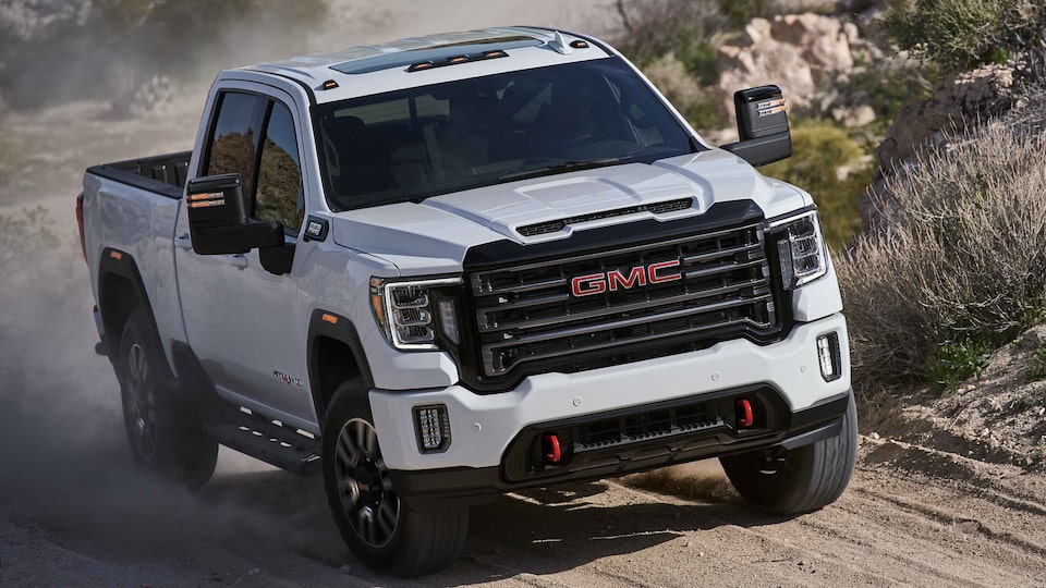 GMC Sierra HD AT4 2023 : en conduite hors route.