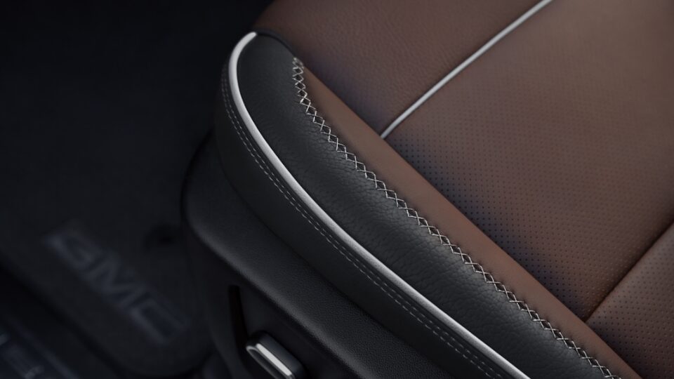 2022 Sierra 1500 Denali: Stitching on seats.